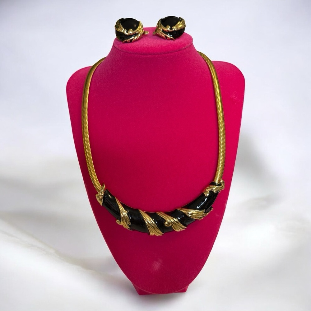 Vintage Signed Trifari Gold & Black Enamel Statement Glam Collar & Earring Set